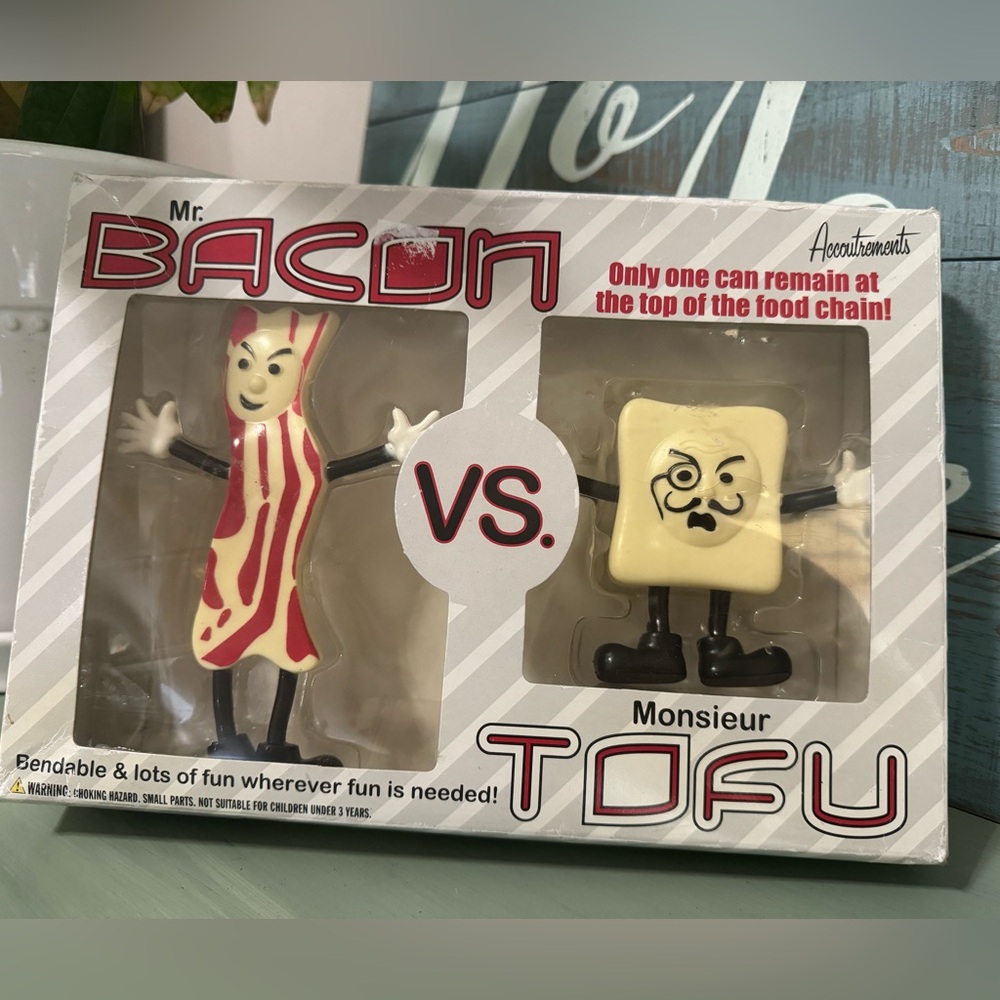 MR BACON vs
MONSIEUR TOFU - Picture 2 of 8